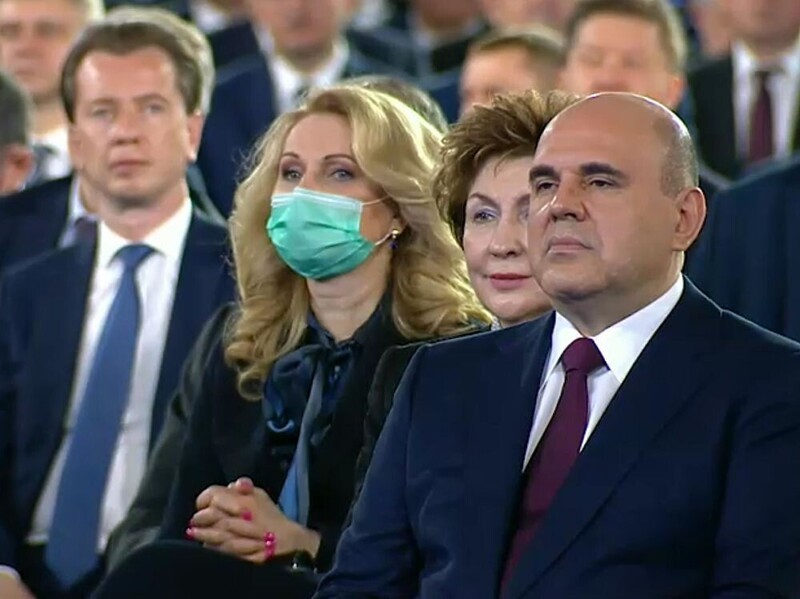 Кто тот человек, который засмеялся во время выступления Путина 21 апреля