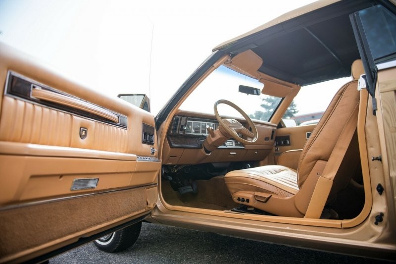 Chrysler LeBaron 1985 — дедушкин комод, вытащивший корпорацию Chrysler из пропасти