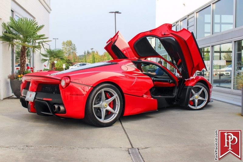 Ferrari LaFerrari с минимальным пробегом продается за 3 миллиона долларов