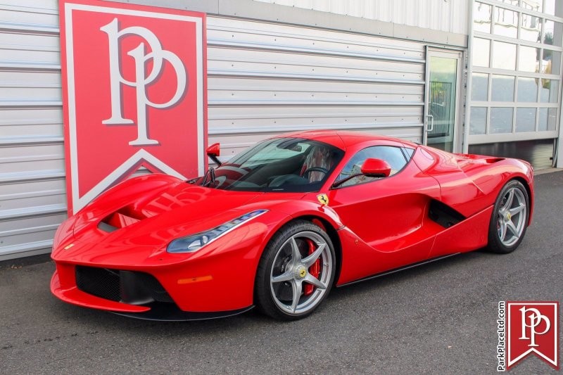 Ferrari LaFerrari с минимальным пробегом продается за 3 миллиона долларов