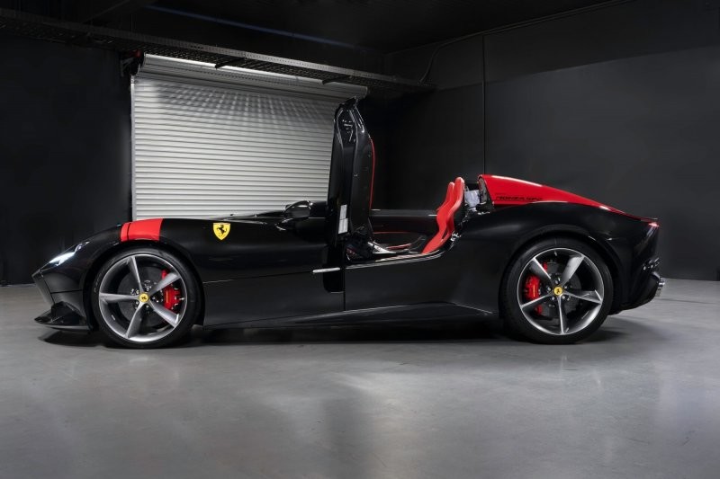 Ferrari Monza SP2 — не самое подходящее транспортное средство для дождливой погоды