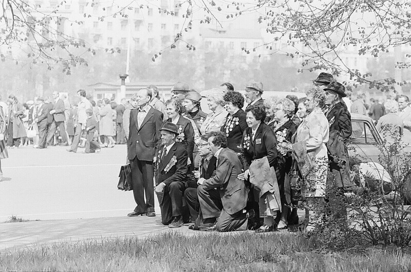 Фотографии ветеранов ВОВ в парке горького, 9 мая 1980 г