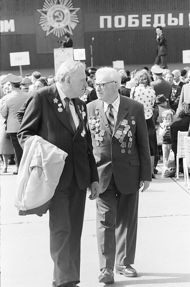 Фотографии ветеранов ВОВ в парке горького, 9 мая 1980 г