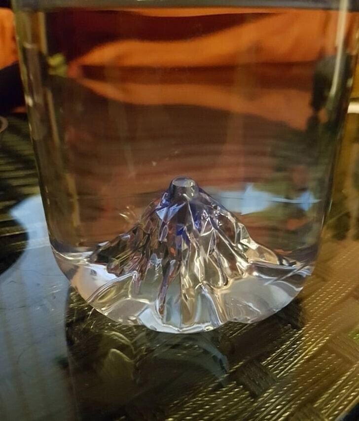 Мини-гора внутри бутылки