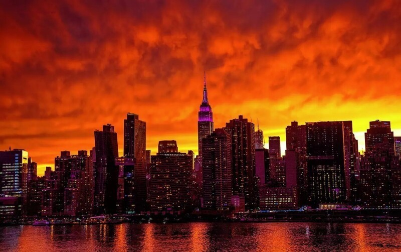 Красный закат на Манхэттене