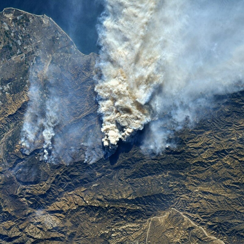 Вид на лесной пожар с космической станции