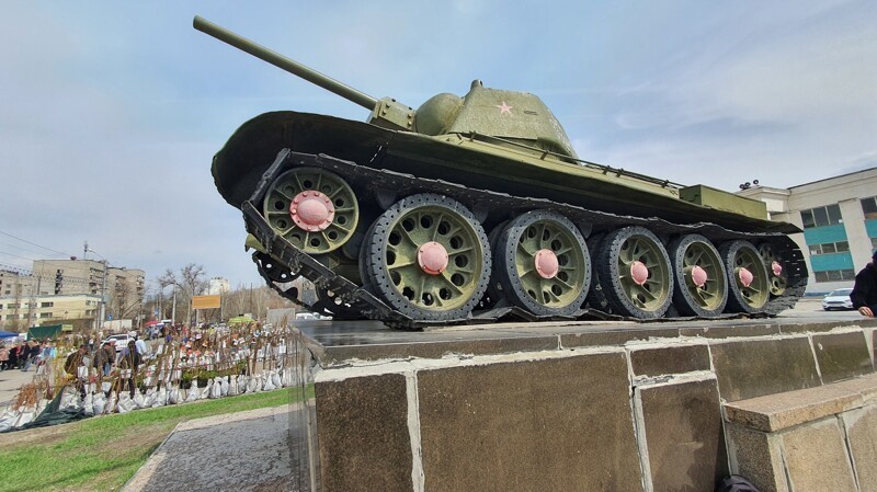 Памятник танку Т-34 в Волгограде