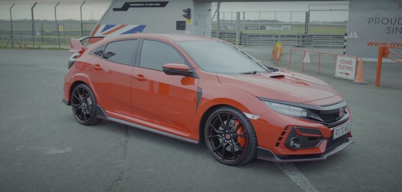 Гонка поколений: сможет ли новая Honda Civic Type R превзойти культовый NSX?