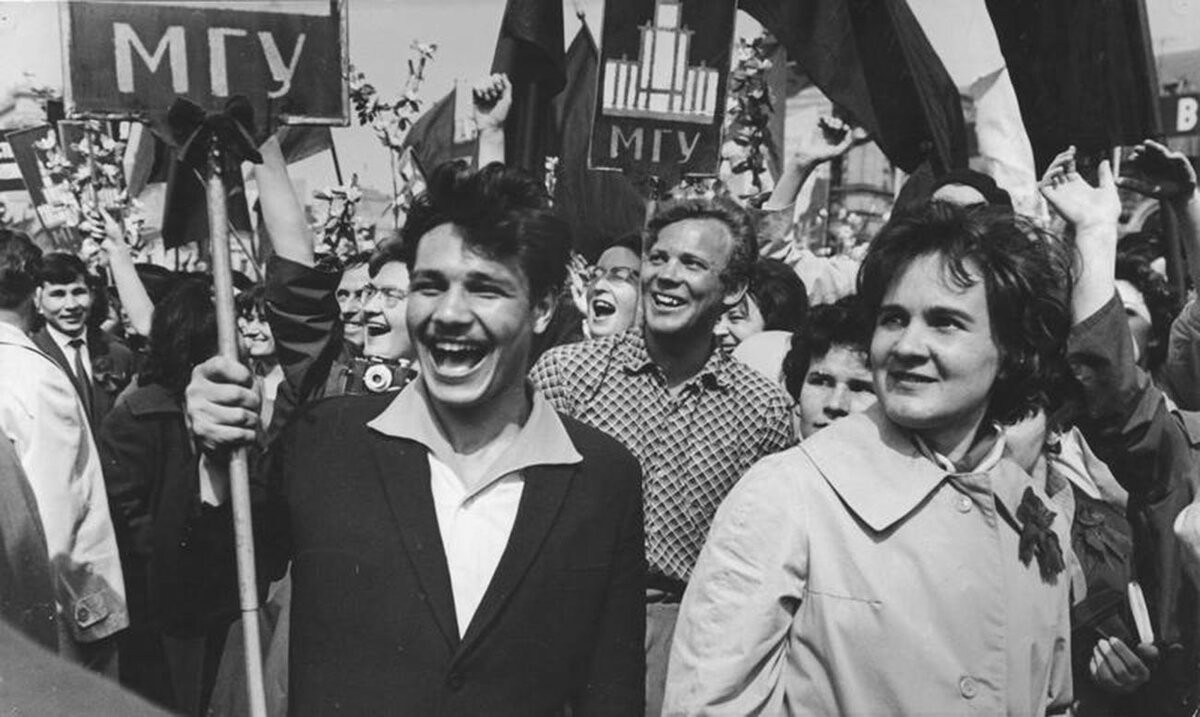 Студенты Московского Государственного Университета на демонстрации, 1964