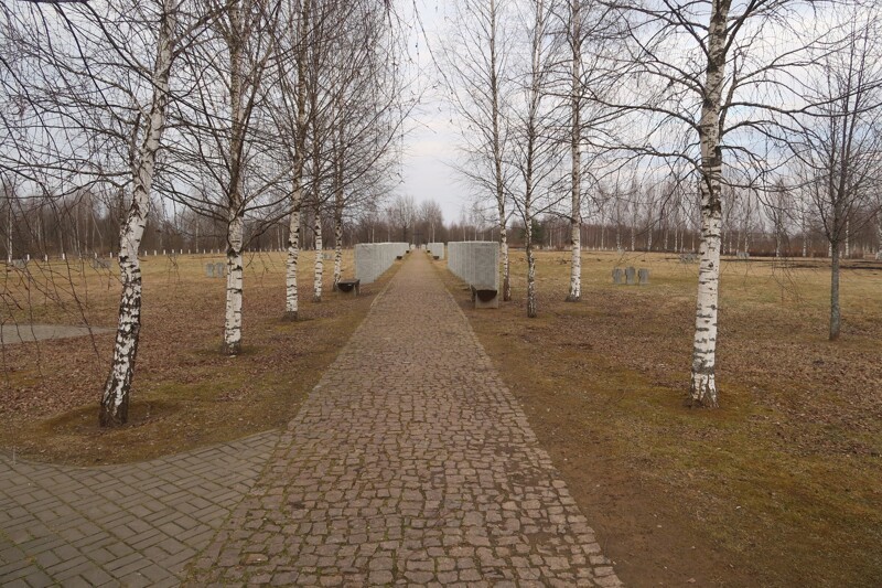 Здесь захоронено около 40 000 немецких солдат, почти все имена известны