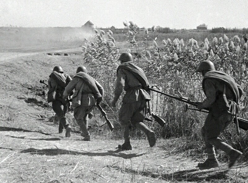 На фронте, 1942 г.