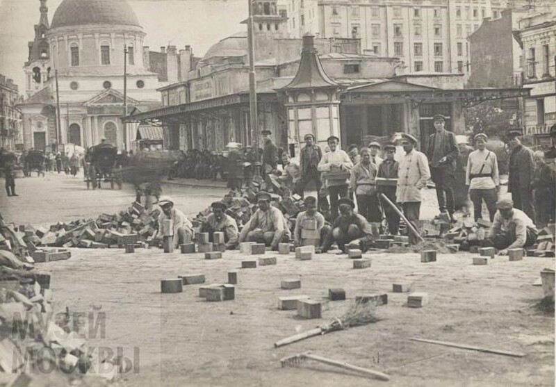 Вековые традиции укладки плитки в Москве, Тверская улица, 1920-е годы