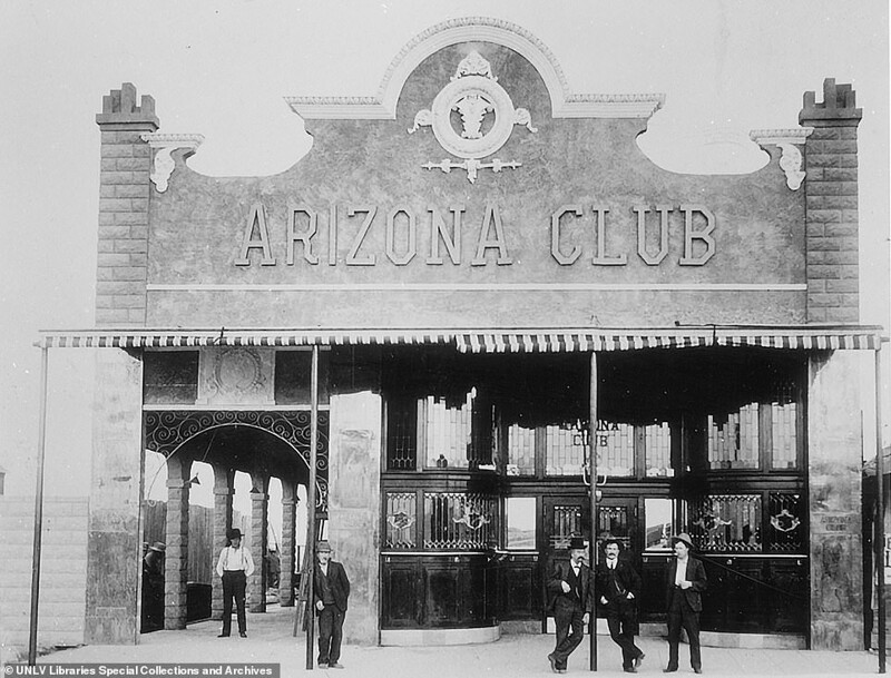2. Бар Arizona Club / Парковка казино-отеля Binion’s