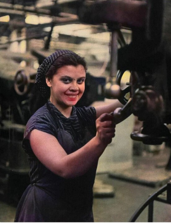 Рабочая краса или как выглядели рабочие девушки и женщины в СССР