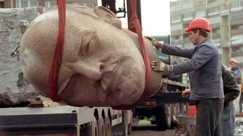 Демонтаж памятника Ленину. Берлин, 1991 год