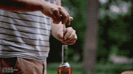 Полезный совет: что делать, если пробка провалилась в бутылку. 