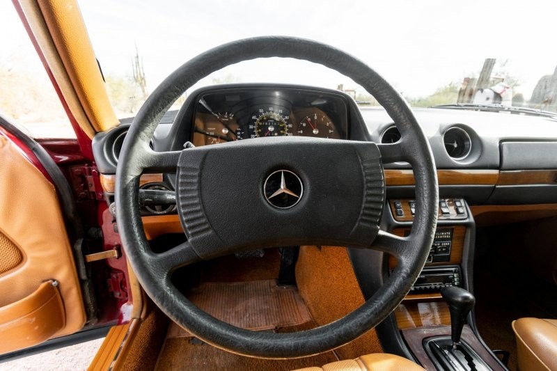 Взгляните на универсал Mercedes-Benz с пробегом миллион с лишним километров, который сейчас можно купить