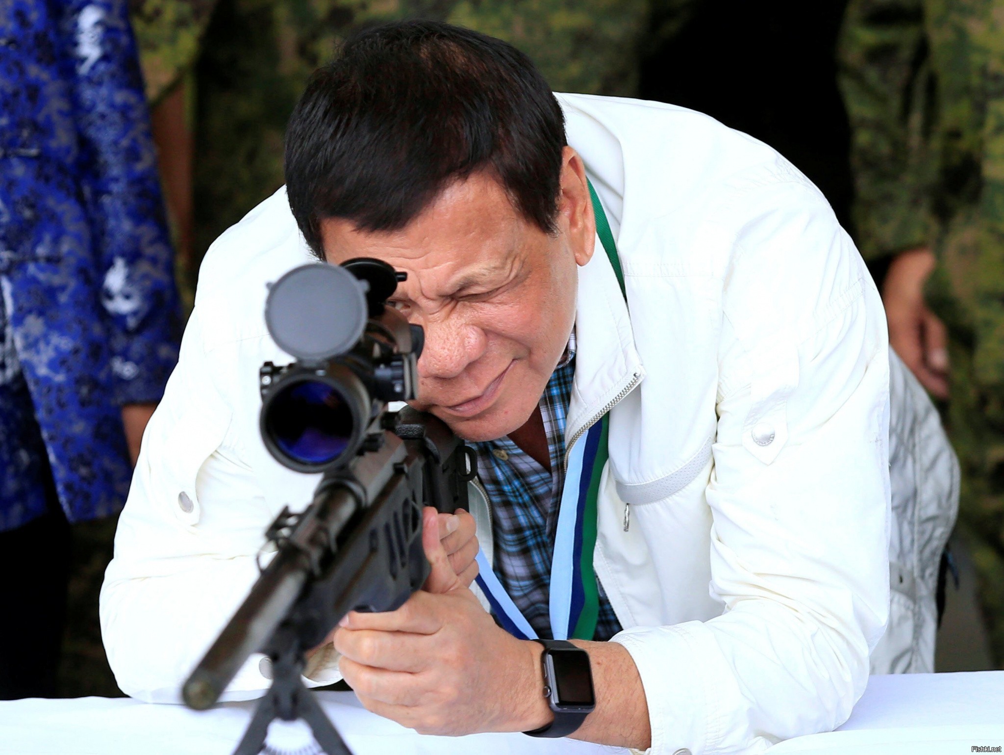 Президент Филиппин разрешил стрелять в чиновников