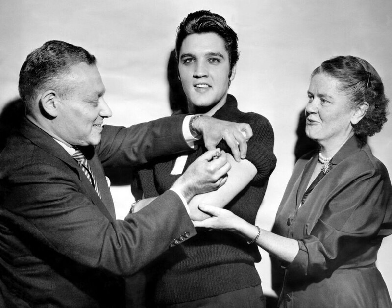 Элвис Пресли был вакцинирован против полиомиелита докторами Гарольдом Фуэрстом и Леоной Баумгартнер в студии CBS 50 в Нью-Йорке 28 октября 1956 года.