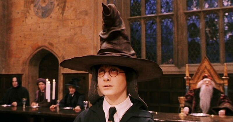 Если студент Хогвартса хотел попасть в Гриффиндор, ему нужно было обратиться к шляпе