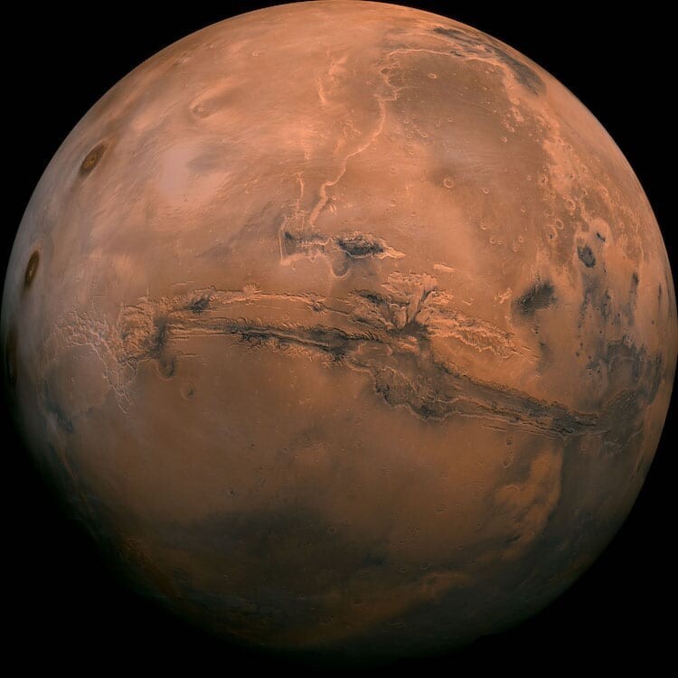 Так чем же Марс привлек НАСА? Какие характеристики делают эту планету кандидатом на посещение людьми - и, возможно, на колонизацию?
