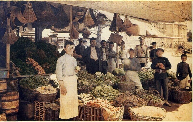 Уличный базар в Ялте. Май 1910. Российская империя.  Автор: Петр Веденисов