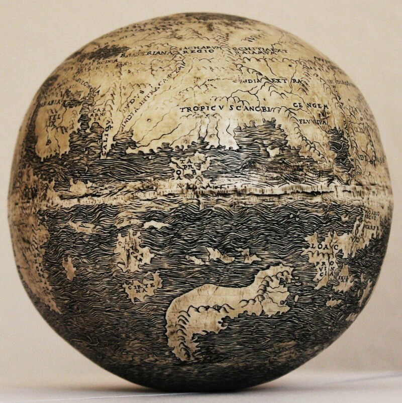 Самая древняя из известных карт Нового Света, выгравированная на страусином яйце, 1504 г.