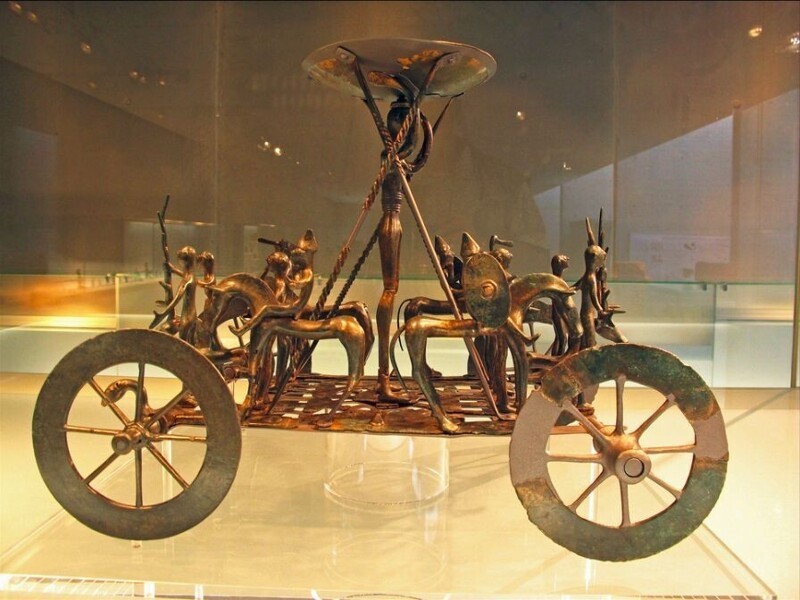 Священная колесница из Штреттвега, возраст - 2400 лет