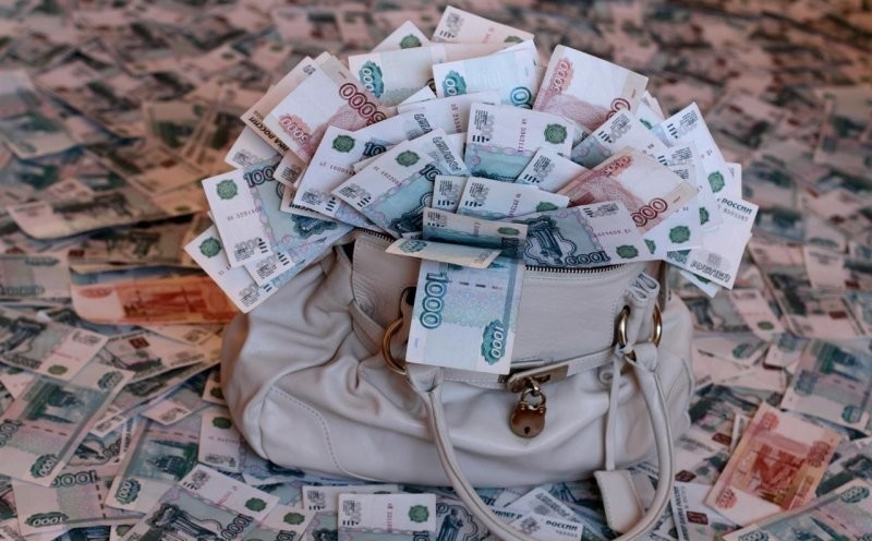 Россиянка перевела мошенникам огромную сумму и стала рекордсменкой