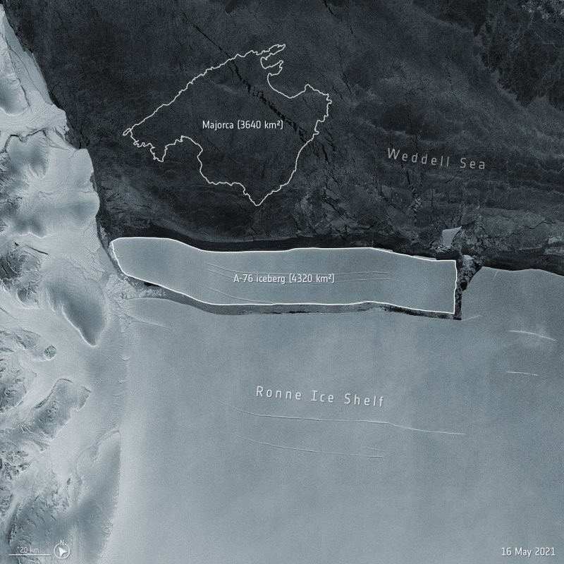 Снимок со спутника, на который для понимания масштаба нанесли   очертания острова Мальорка