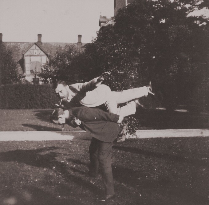 Николай II занимается гимнастикой, 1899 г.