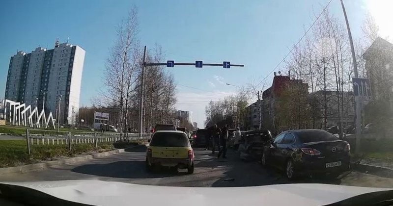 Полоумный водитель «Мазды» устроил массовое ДТП в Нижневартовске