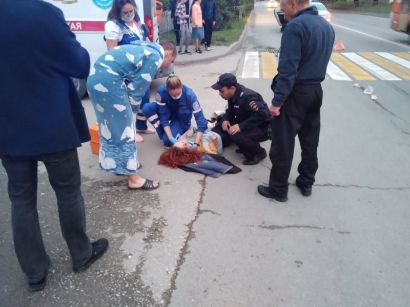 Авария дня. В Севастополе на «зебре» водитель сбил девушку