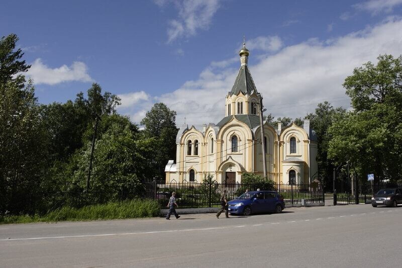 Любань ленинградская область. Храм св апостолов Петра и Павла Любань. Церковь Любань Ленинградская область. Храм Петра и Павла в Любани Ленинградской области. Город Любань Ленинградская область Тосненский район.