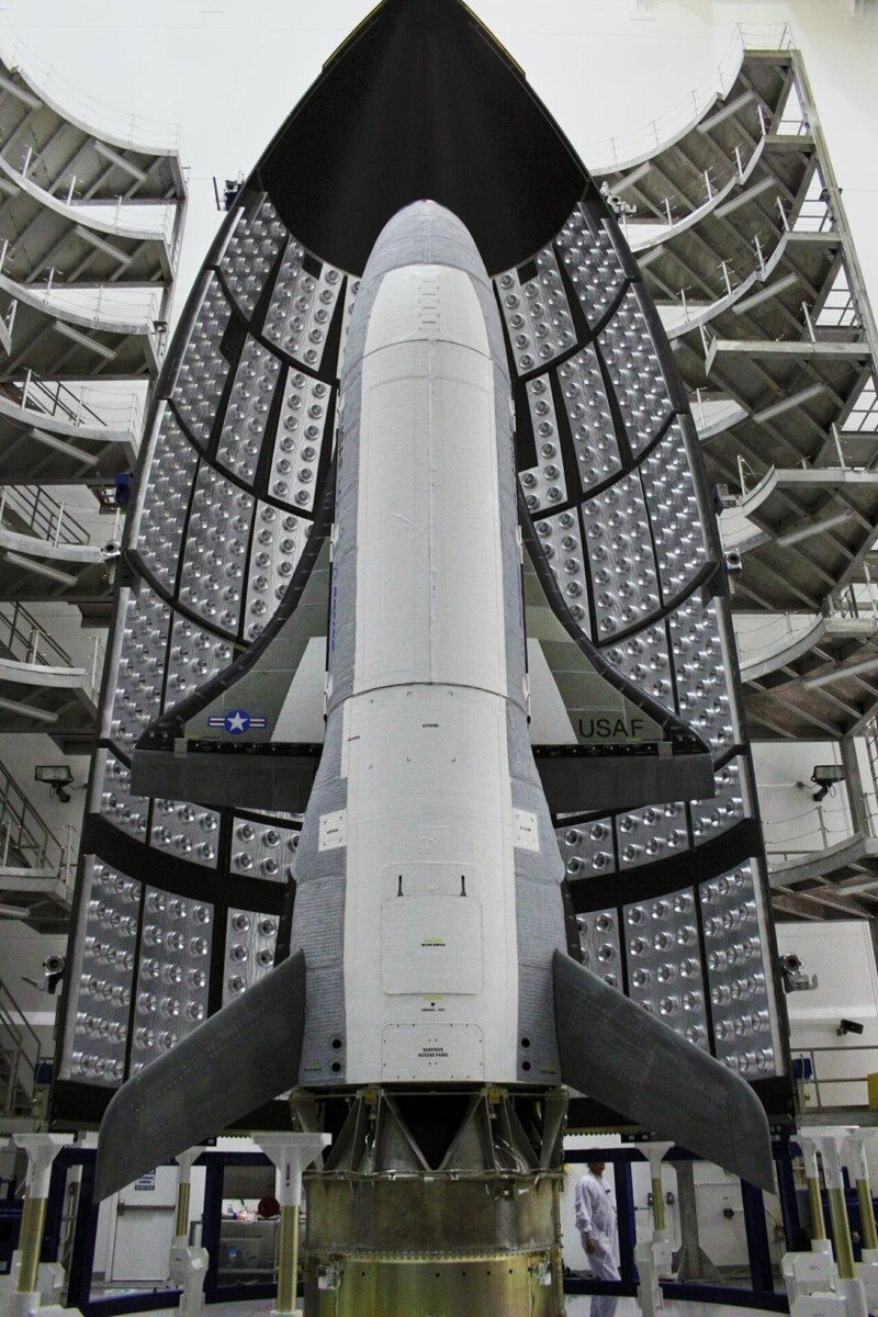 Космический беспилотник Boeing X-37B и космические войны будущего