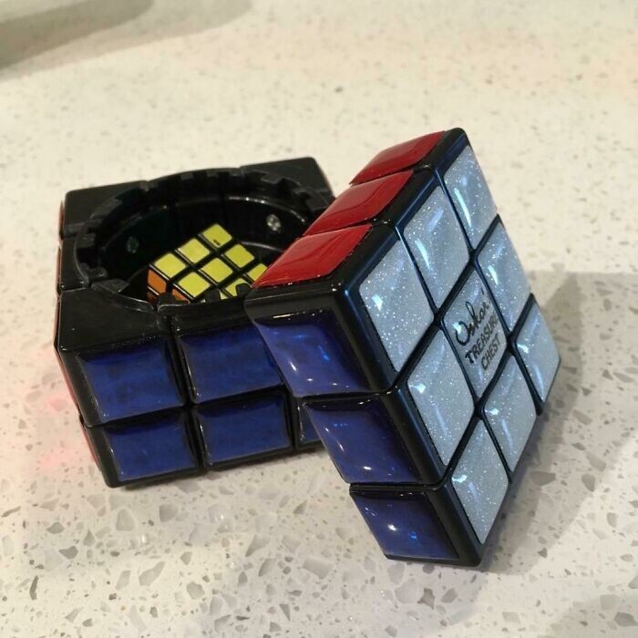 Шкатулка с секретом в виде кубика Рубика: она открывается, только когда кубик сложен