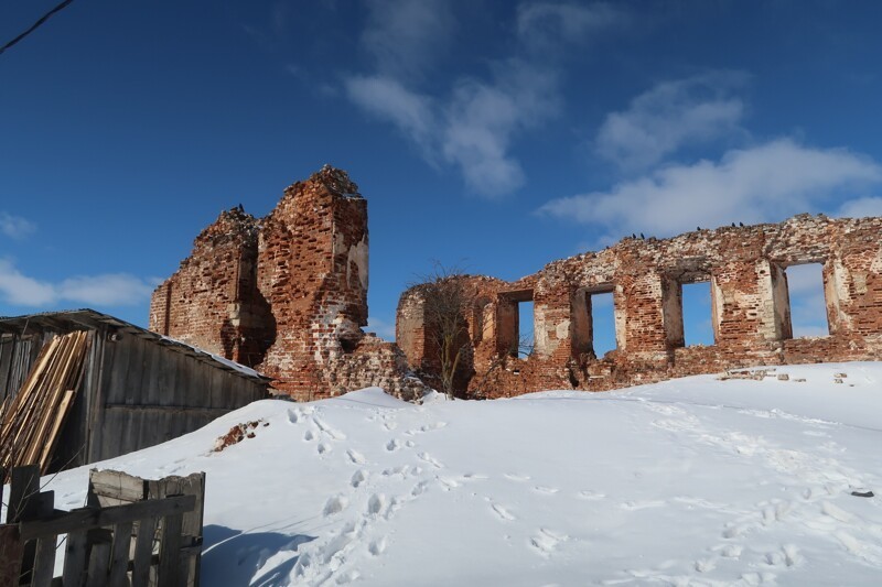 Почти все строения монастыря в руинах