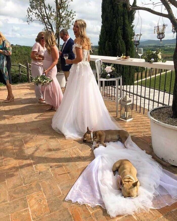 Главные помощники невесты утомились