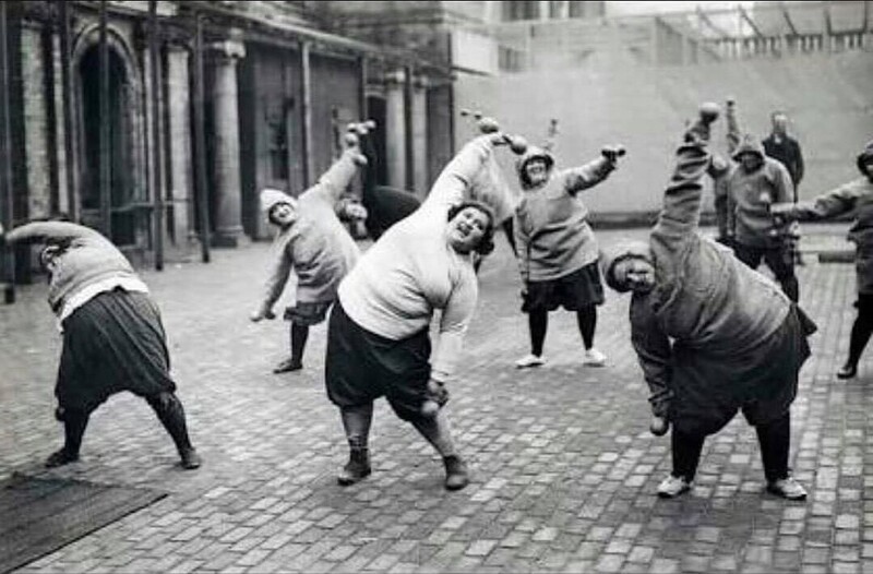 Полные женщины на курсах по сгону веса. Нью-Йорк. 1926 г.