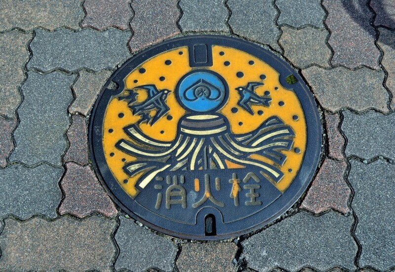 Особенности национального оформления канализационных люков в Японии