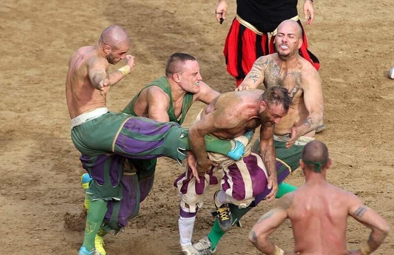 «Кальчо сторико»: экстремальная разновидность футбола