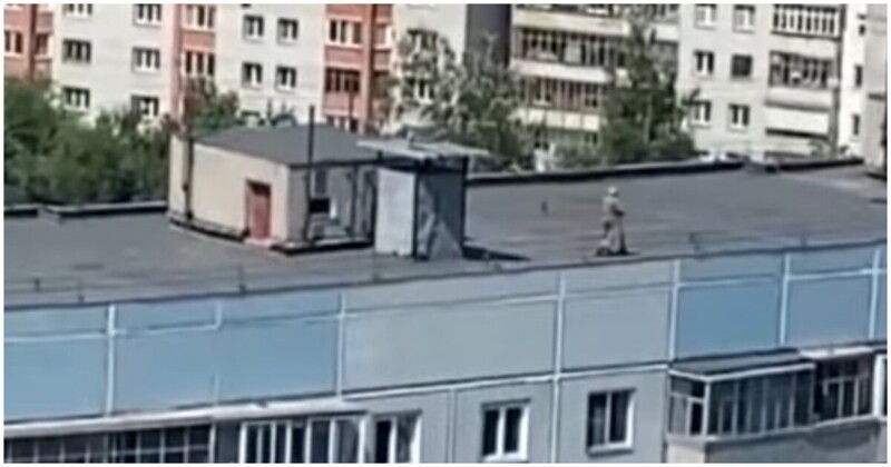 Мужчины решили покататься на электросамокатах по крыше многоэтажки