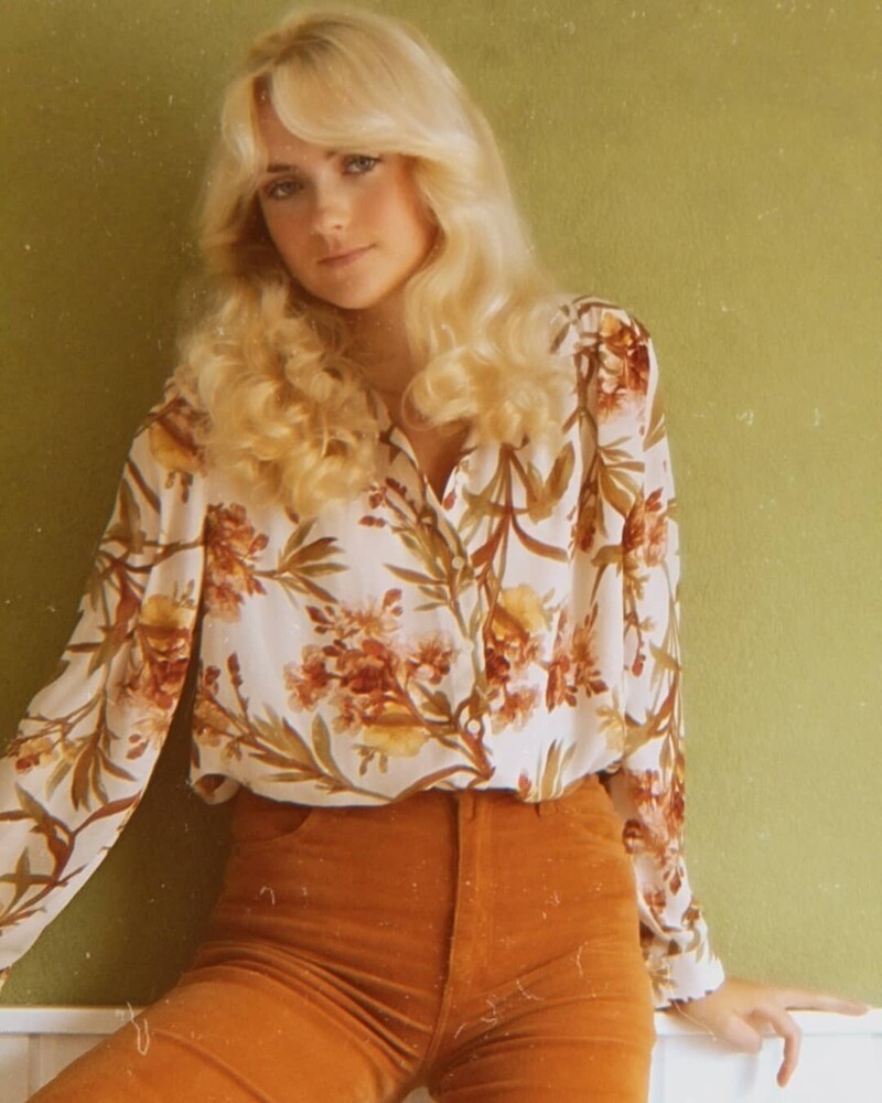 Девушка влюбилась в эпоху 70-х и полностью изменила свой стиль