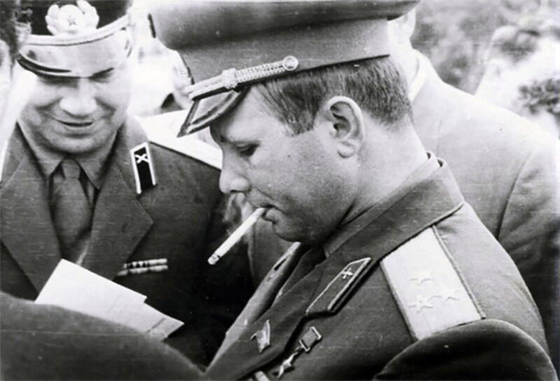 Юрий Гагарин с сигаретой. Клинцы, 1966 г.