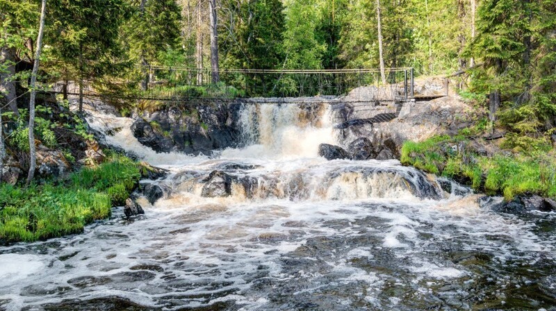 4. «А зори здесь тихие»: Рускеальские водопады