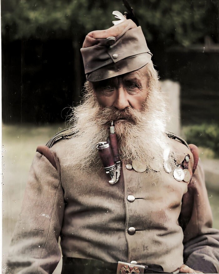 35. Старейший австрийский солдат Первой мировой войны, 79-летний Гаспар Валлнефер, ветеран Габсбургских кампаний в Италии в 1848 и 1866 годах, сентябрь 1917 года.