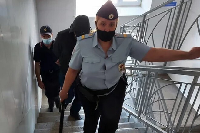 "Он выполнял свою работу": новосибирцы требуют освободить инспектора ДПС, убившего азербайджанца