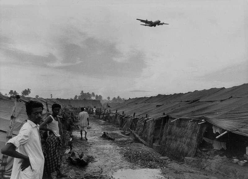 Июнь 1971 год. Беженцы ретро фото. Индия в 1950-1991 гг. Военнопленные Индия 1971 год.