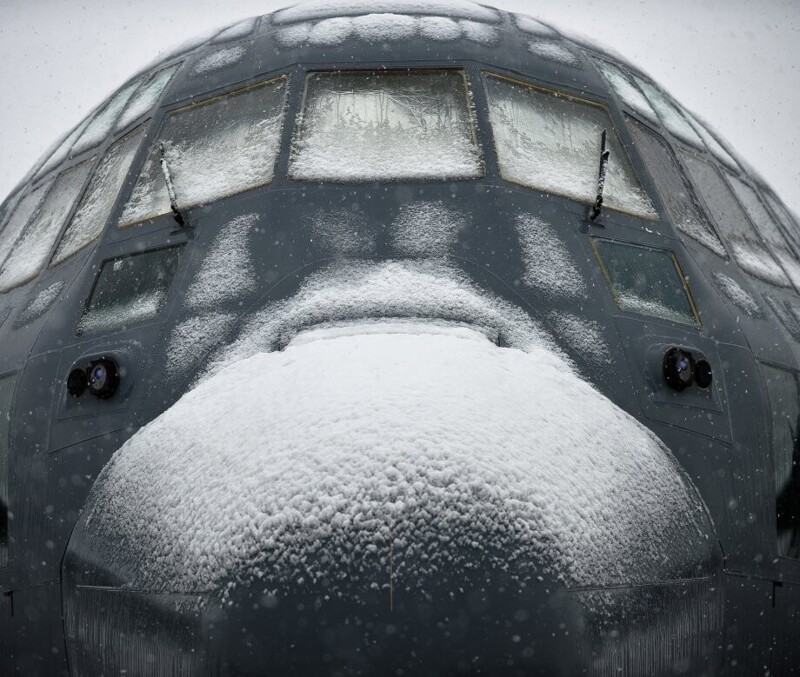Военные самолеты зимой
