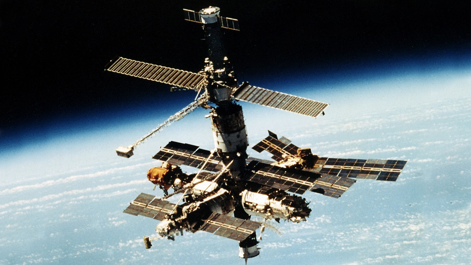 Советская станция в космосе. Станция мир 1986. Орбитальная Космическая станция мир 1986. 1986 Запущена Советская орбитальная станция «мир». Космическая станция «мир» (20.02.1986-16.03.2001).